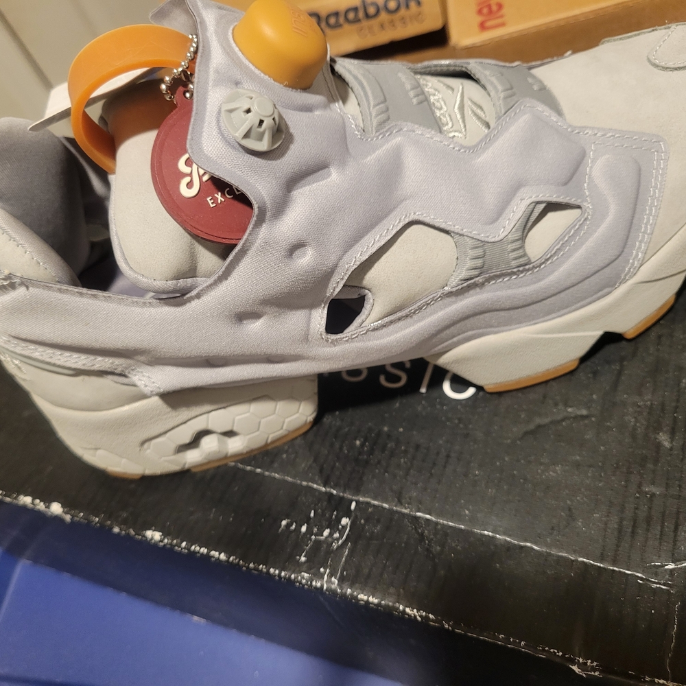 Reebok Insta Pump FURY Shoes in Gray and Orange